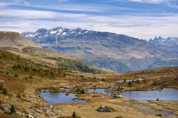 Lacs d'altitude face aux sommets